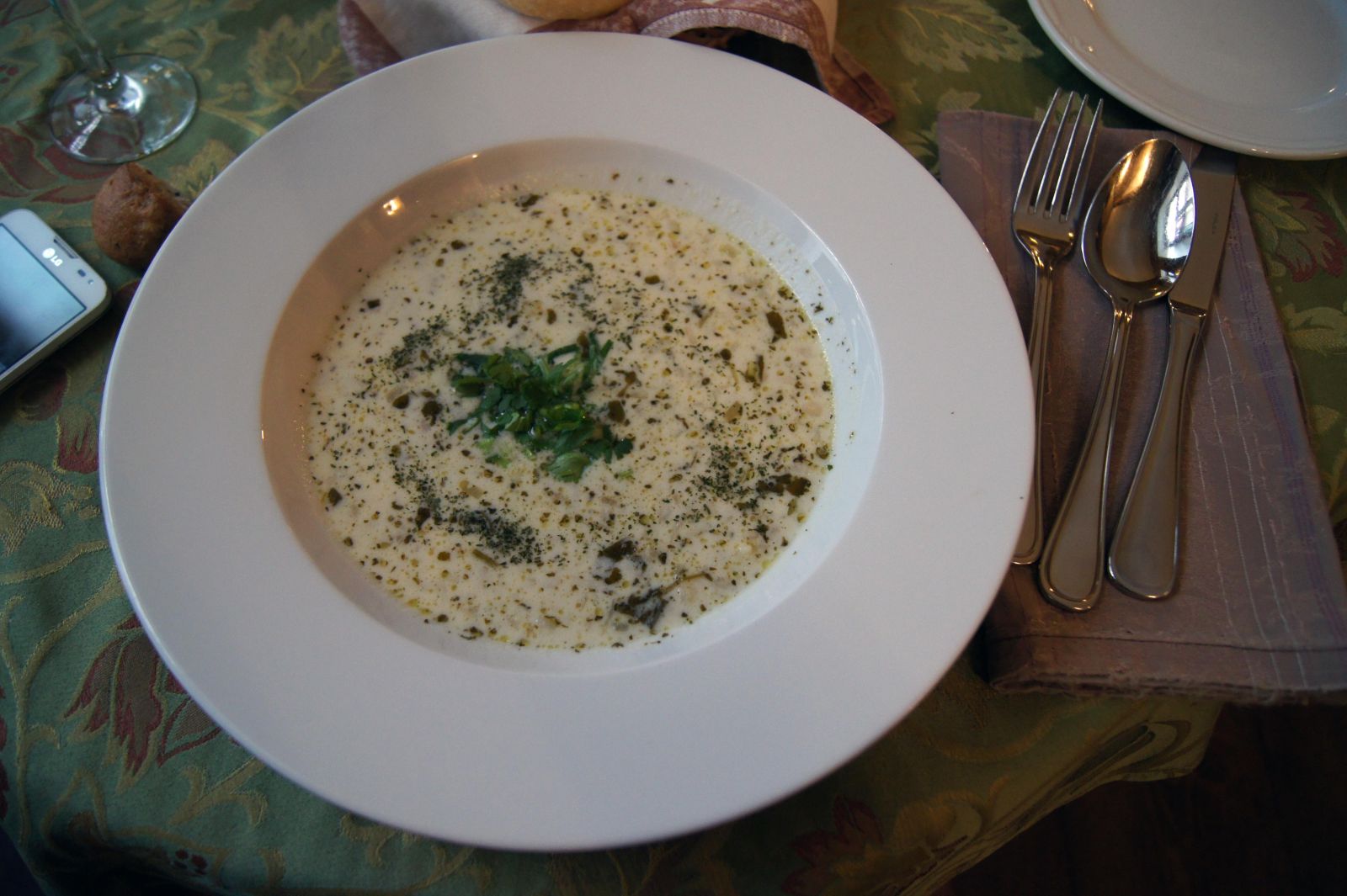 Половина порции армянского супа Спас. Ресторан Долмама, Ереван