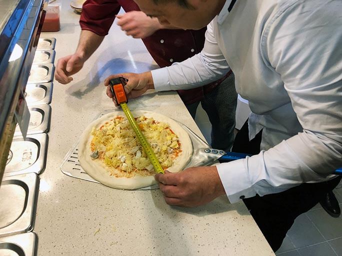 Берлинский ресторан испек самую сырную пиццу в мире