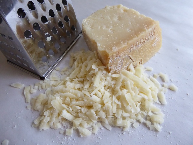 Американского производителя сыра обвиняют в добавлении в пармезан целлюлозы