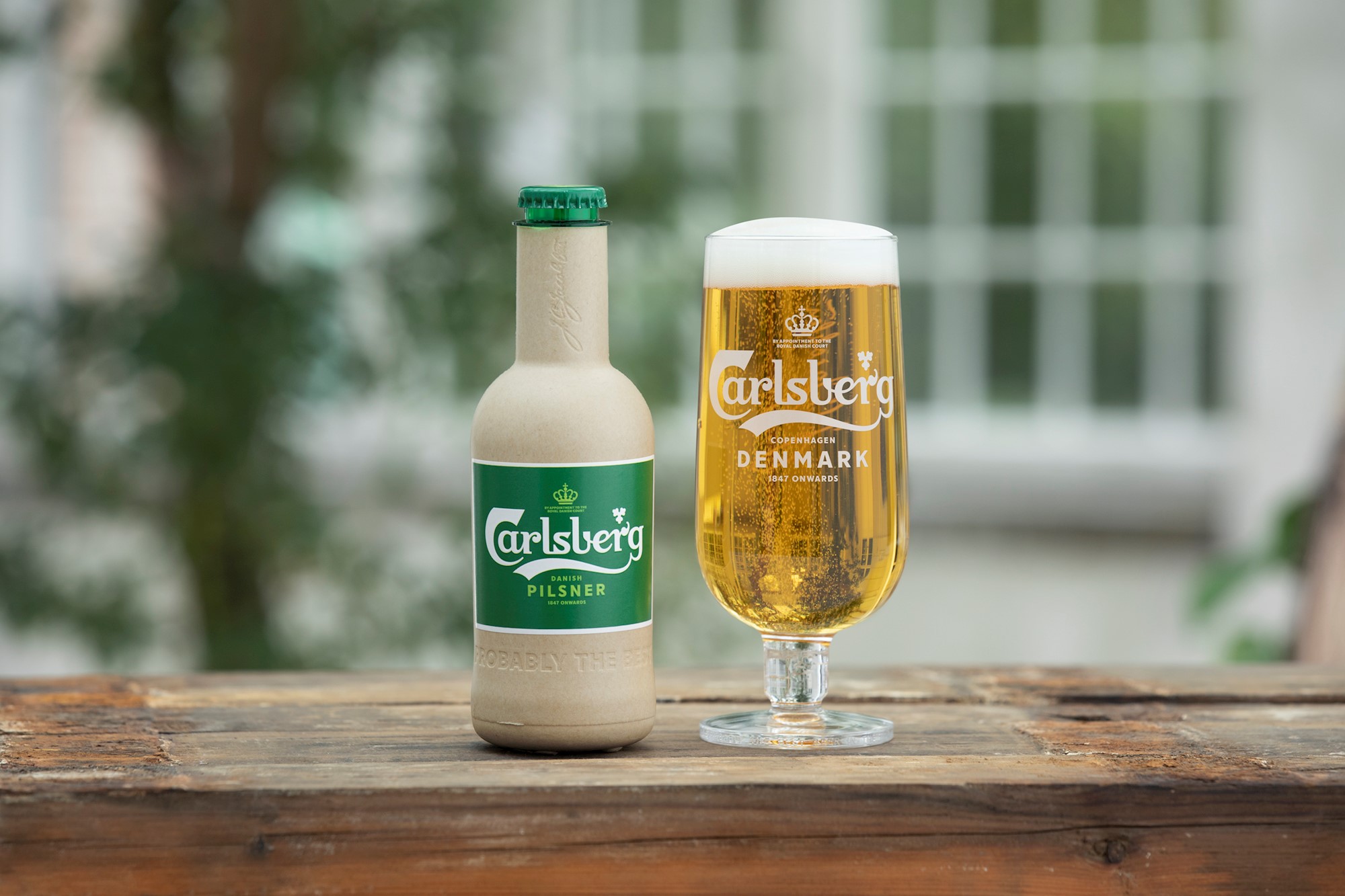 Carlsberg разработала бумажные бутылки для пива