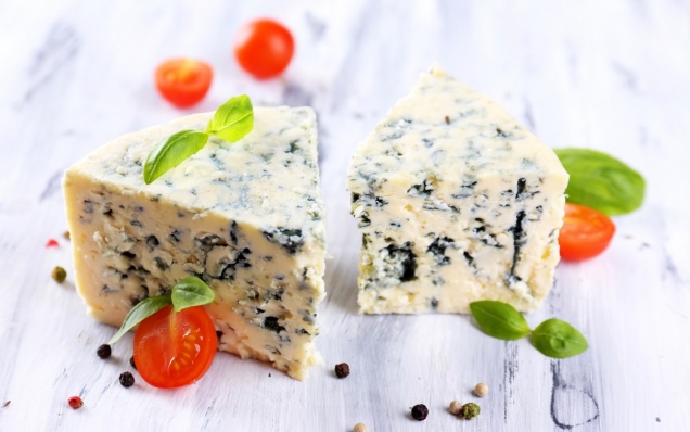 В России появился аналог французского сыра с плесенью