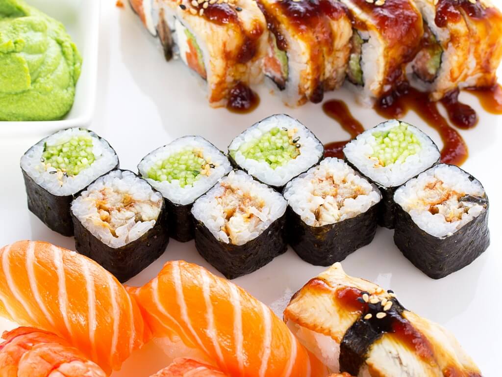 Россияне в майские праздники заказывали суши в пять раз чаще шашлыков